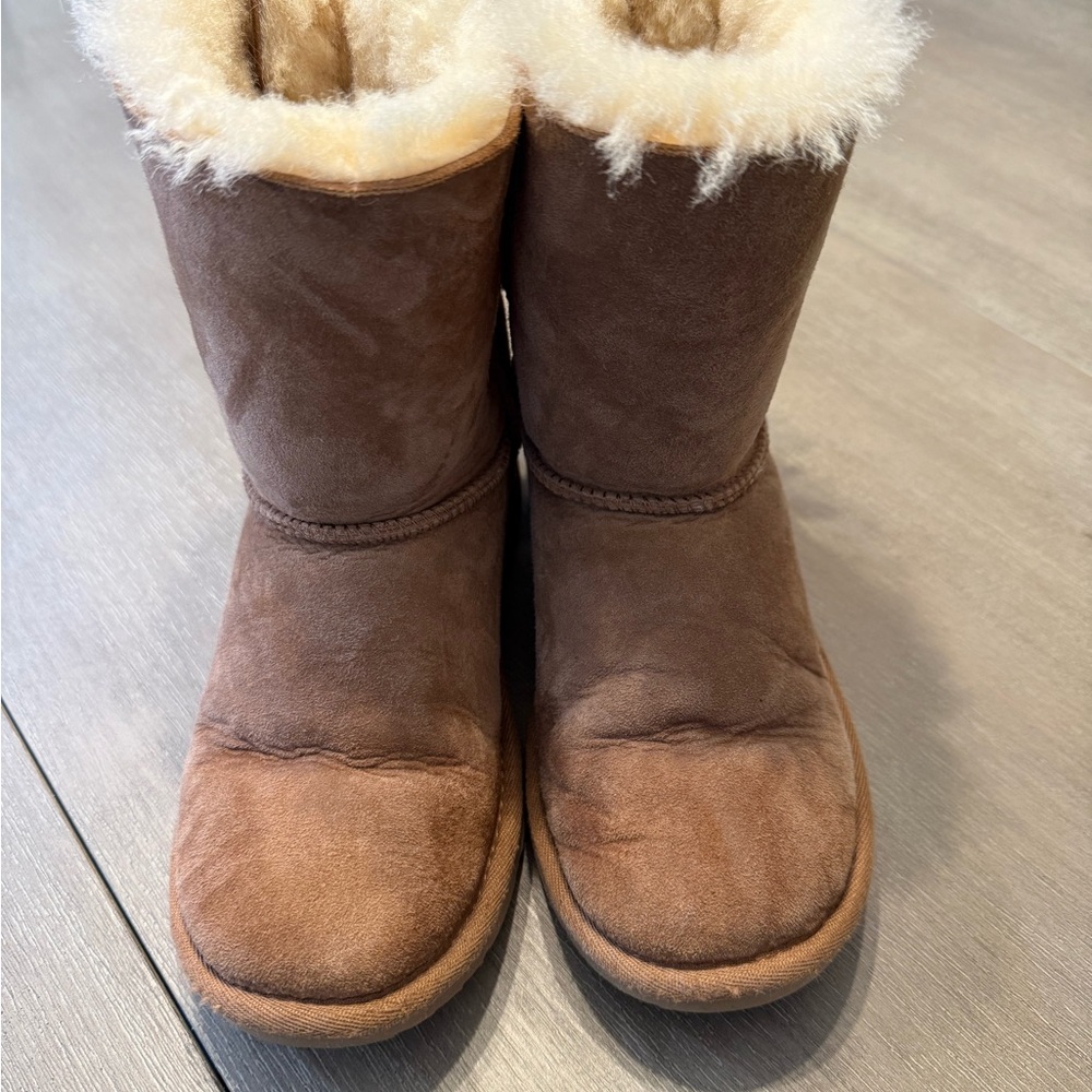 UGG Brown Winter Boots with Sheepskin Lining